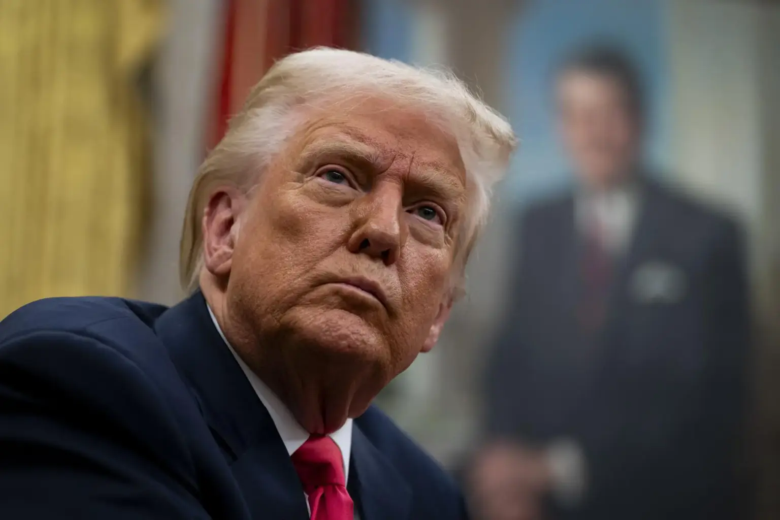 Trump denuncia juízes “radicais de esquerda” e exige fim de decisões que barram decretos do governo