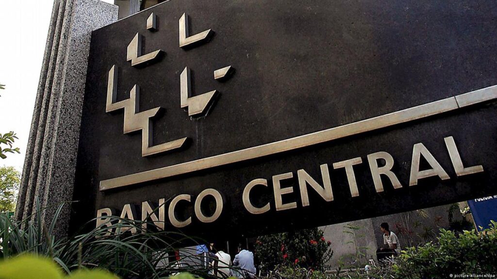 Banco Central eleva juros para 14,25% ao ano e já sinaliza nova alta em maio