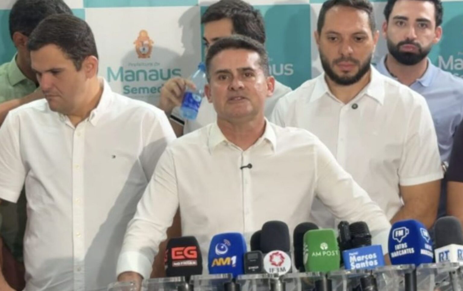 Prefeito de Manaus anuncia concurso público com 1,5 mil vagas para Secretaria de Educação