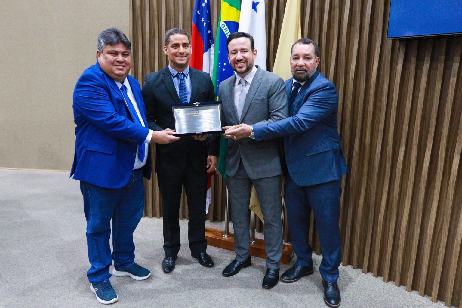 CMM presta homenagem à Secretaria de Habitação pelos avanços em moradia e regularização fundiária