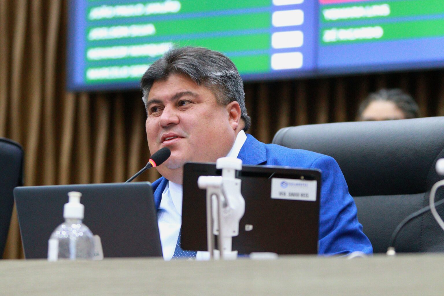 Presidente David Reis anuncia adiantamento salarial dos servidores da CMM