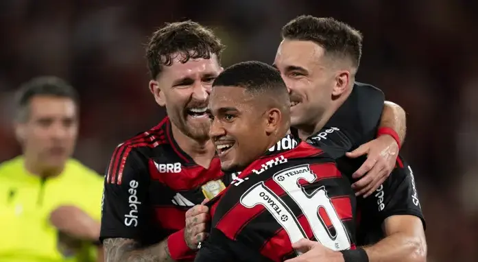 Flamengo dá espetáculo e atropela o Vitória pelo Brasileirão
