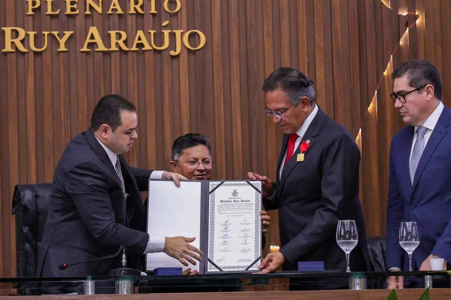 Roberto Cidade celebra trajetória de amazonenses no Judiciário nacional com entrega da Medalha Ruy Araújo