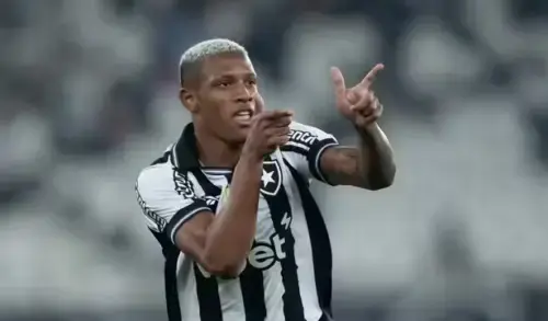 Botafogo rejeita oferta milionária do Fulham por Danilo