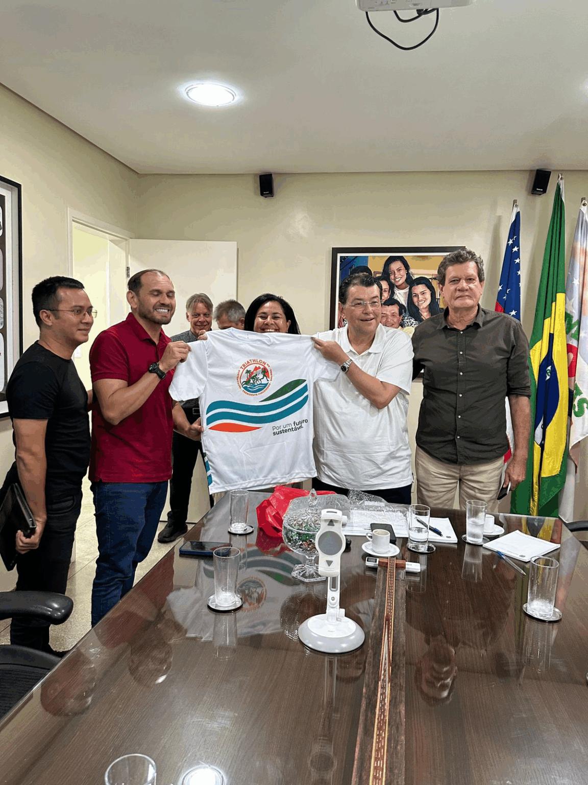 Senador Eduardo Braga recebe comitiva de Presidente Figueiredo e discute expansão do Balbina Ecofest e ações esportivas na Vila de Balbina
