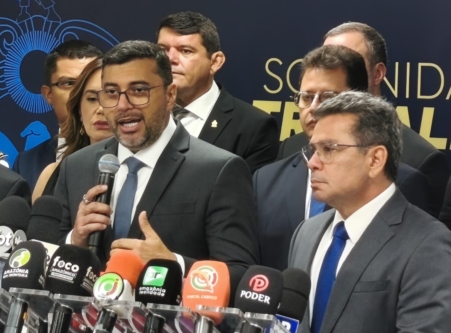 Entre elogios e silêncio, Wilson Lima sinaliza transição no poder