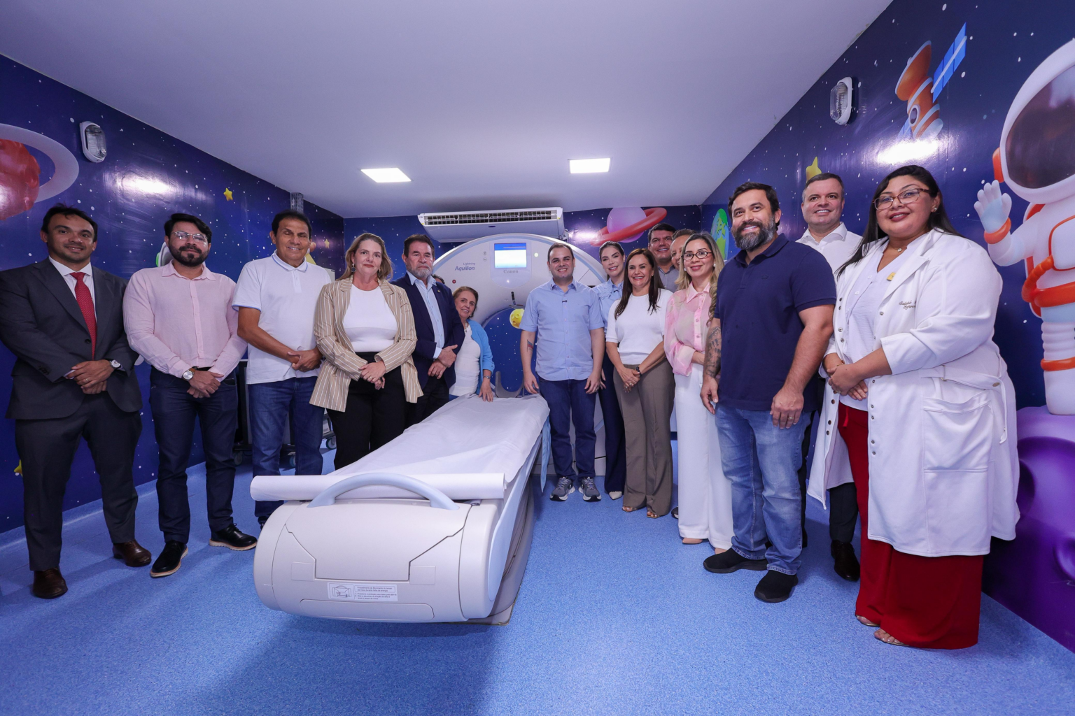 Ampliando o atendimento infantil, governador interino Roberto Cidade inaugura tomógrafo no HPSC da Zona Oeste
