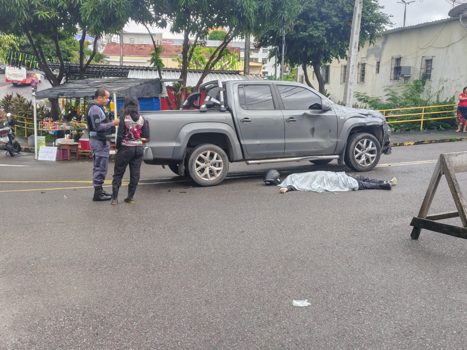 Motociclista de aplicativo morre após colisão com caminhonete na avenida Japurá em Manaus