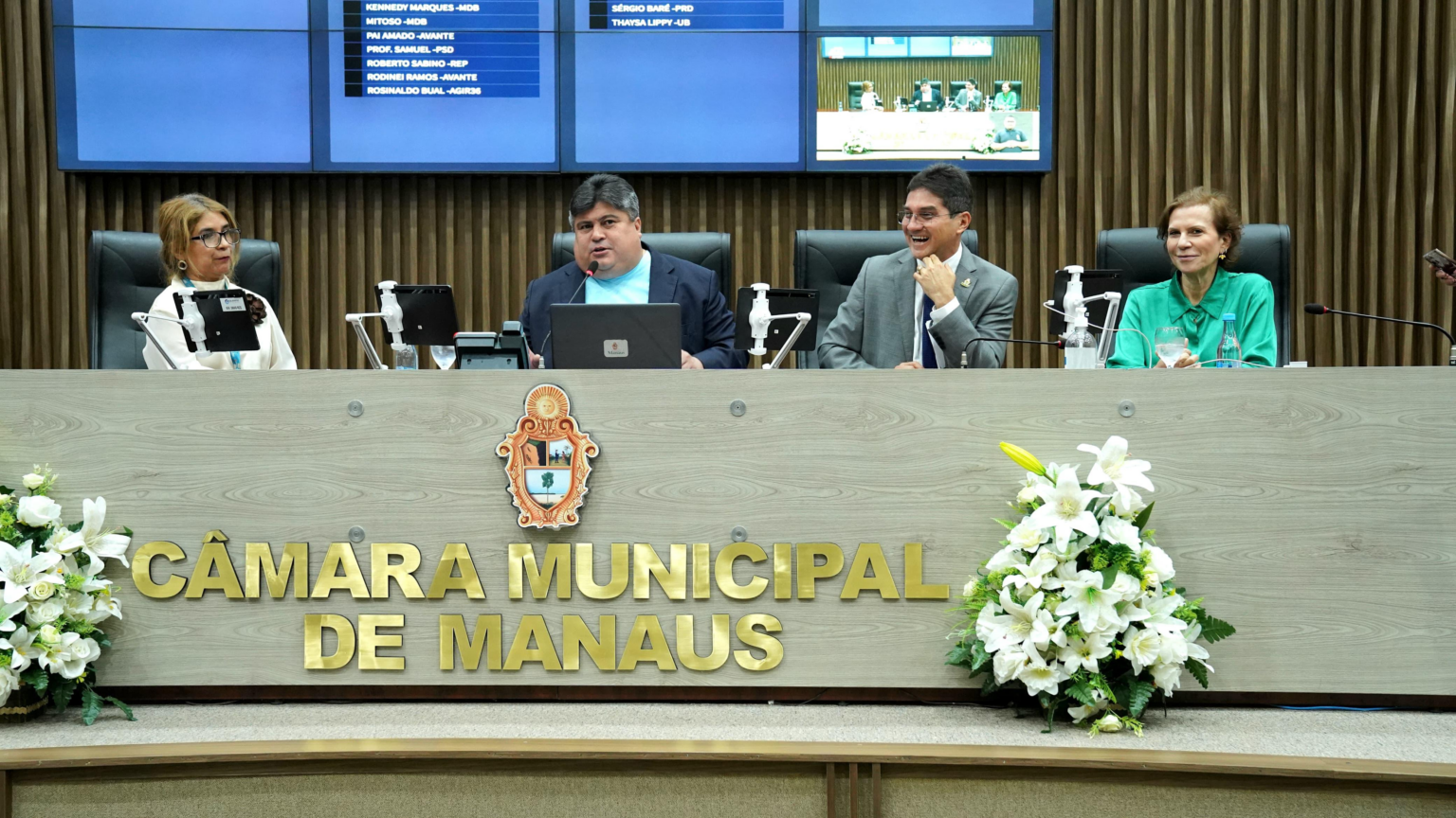 Presidente David Reis mantém compromisso fiscal, anuncia pagamento dos servidores da CMM e antecipa primeira parcela do 13º salário