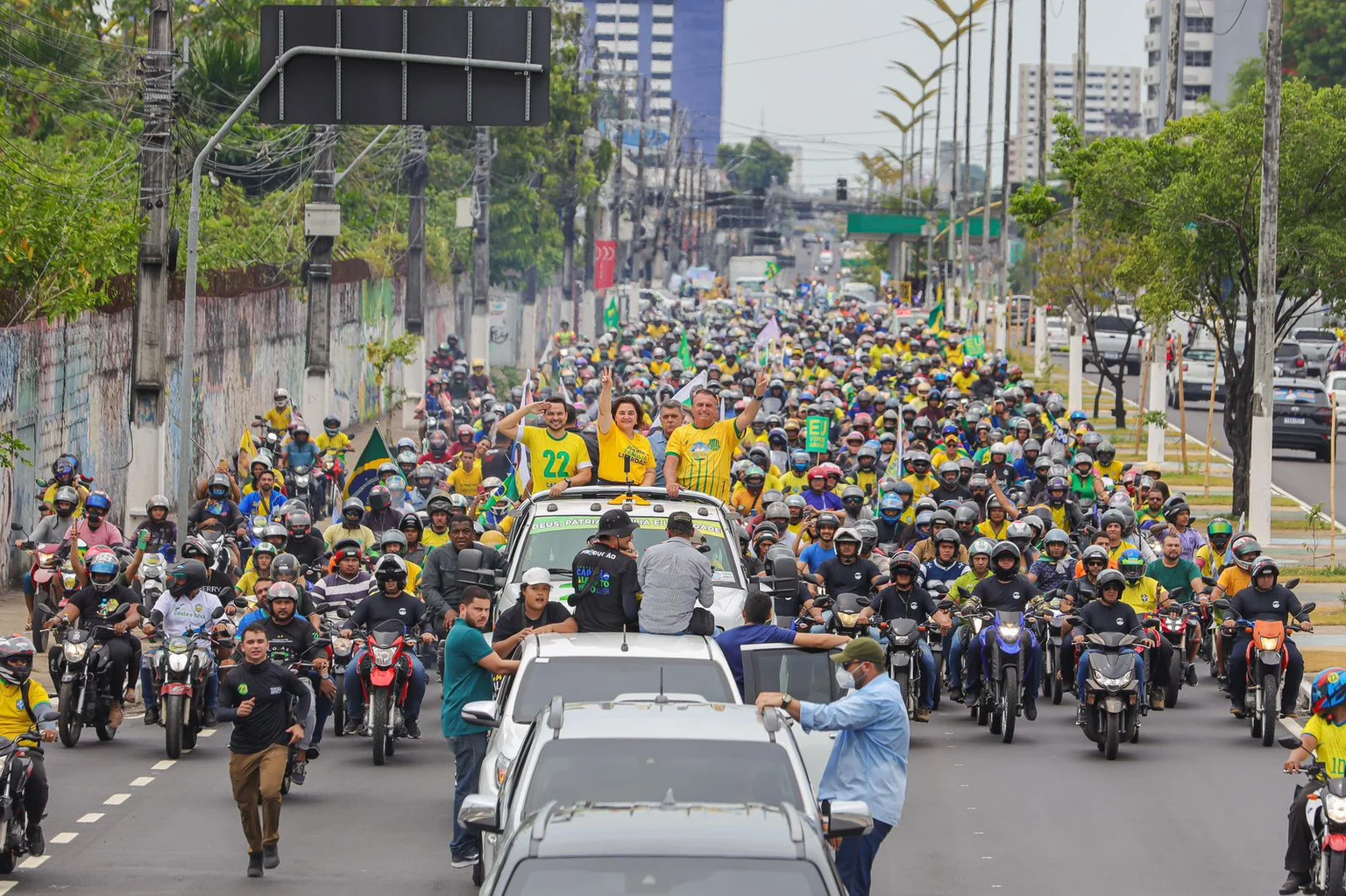 Candidatos de direita organizam motocarreata pelas ruas de Manaus nesta segunda