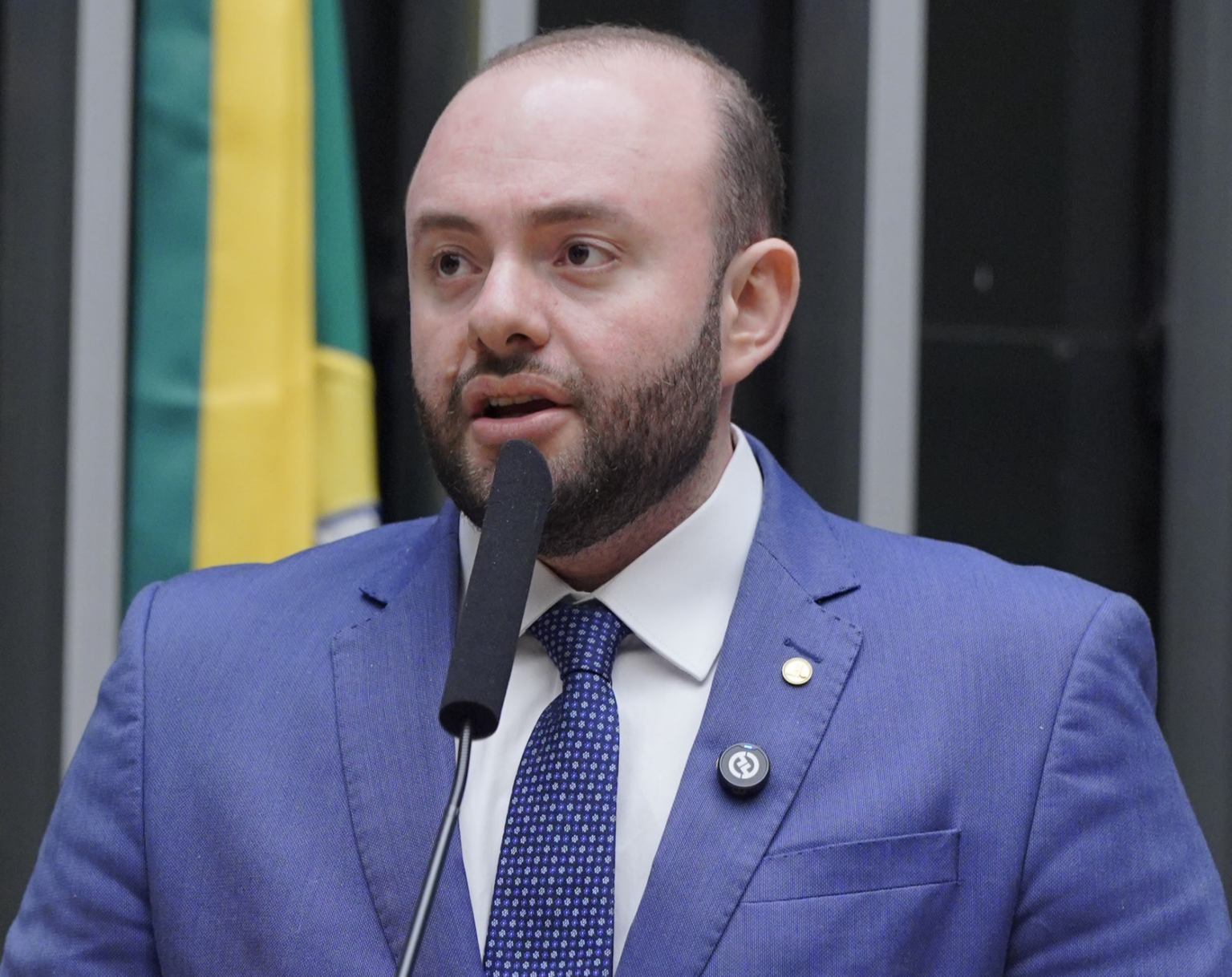 DEPUTADO FAUSTO JR. APRESENTA PROJETO QUE PREVÊ ADICIONAL NO BOLSA FAMÍLIA PARA MÃES SOLO DE CRIANÇAS E ADOLESCENTES COM AUTISMO